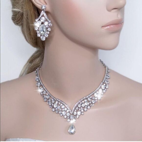 Silver & White Diamond Austrian Crystal Teardrop V Shape Necklace & Earrings Set - Picture 5 of 6